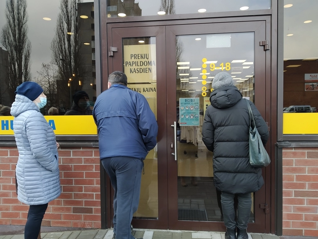Apsipirkti pasiilgę tauragiškiai skuba į drabužių parduotuves