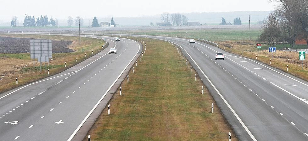 Automagistralėse ir greitkeliuose įsigalioja eismo pokyčiai