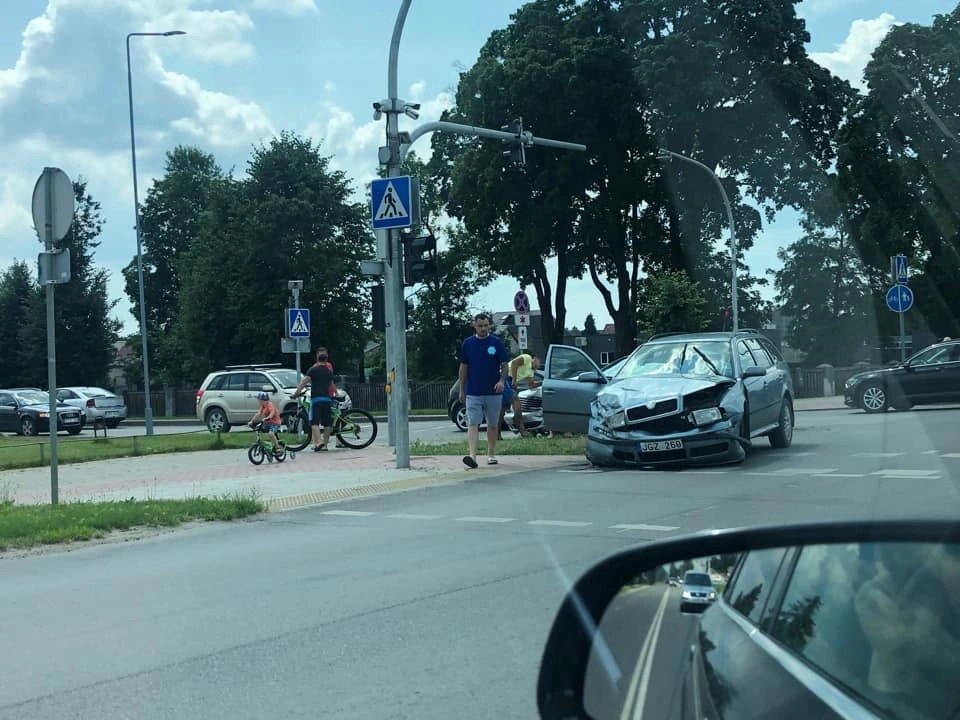 Avaringiausia miesto sankryža vis dar „traukia“ avarijas