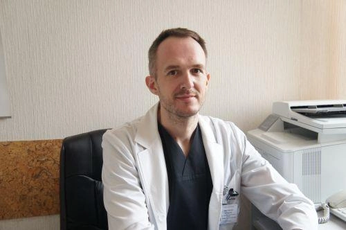 Besitęsiant pandemijai vis daugiau žmonių vargina galvos ir stuburo skausmai