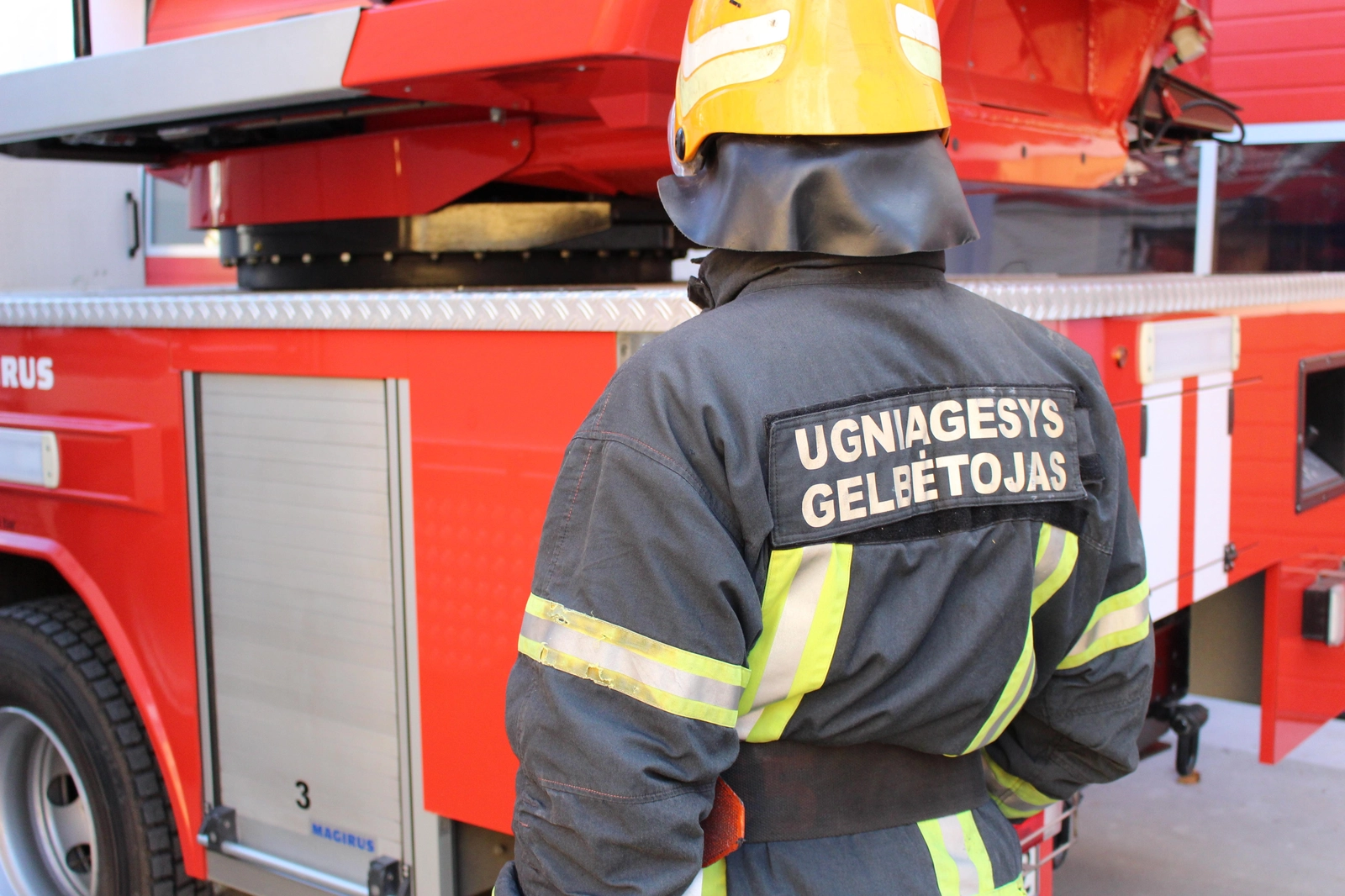 Bute kilo gaisras, moteris apdegė ranką
