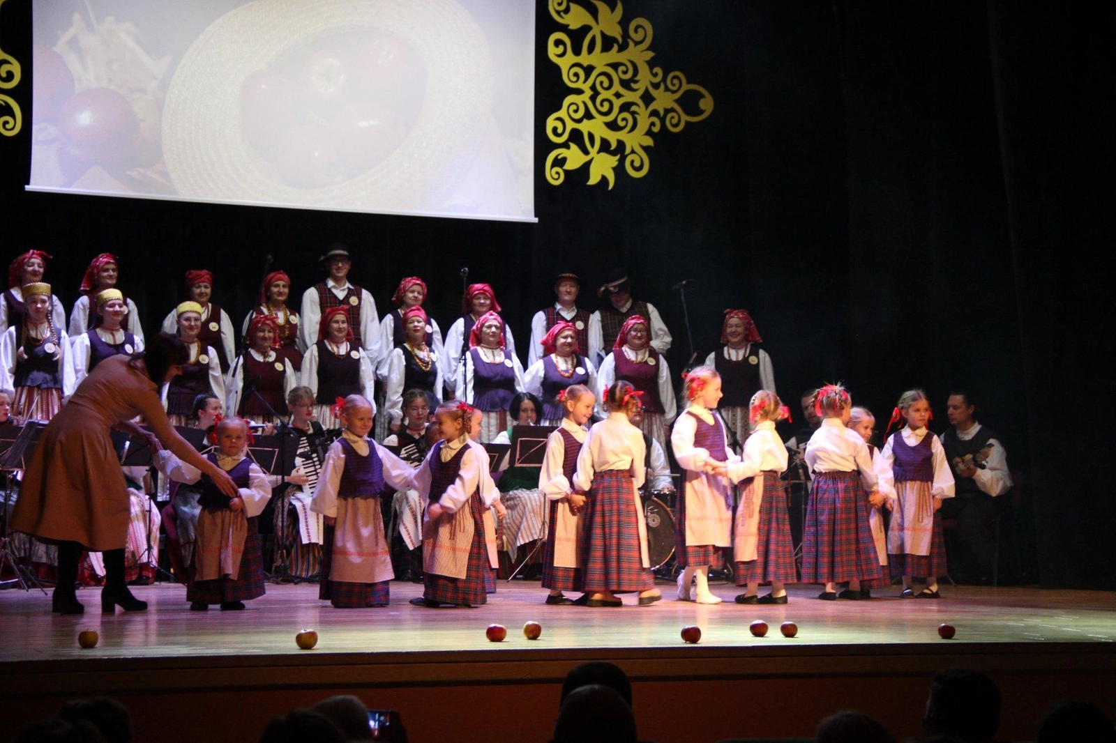 Dainų ir šokių ansamblis „Jūra“ mini 65-metį