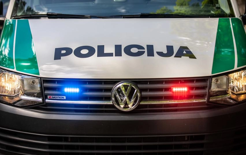 Drąsūs vairuotojai sustabdė keliu vinguriavusį automobilį