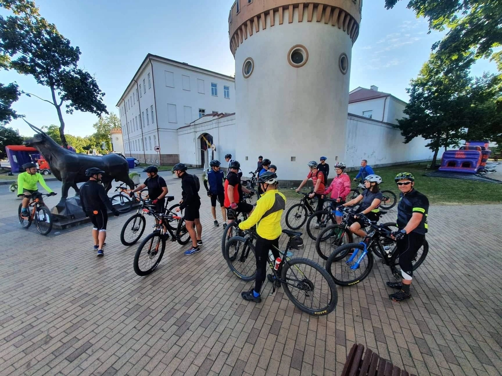Dviračių žygis miško keliais ir žvyrkeliais