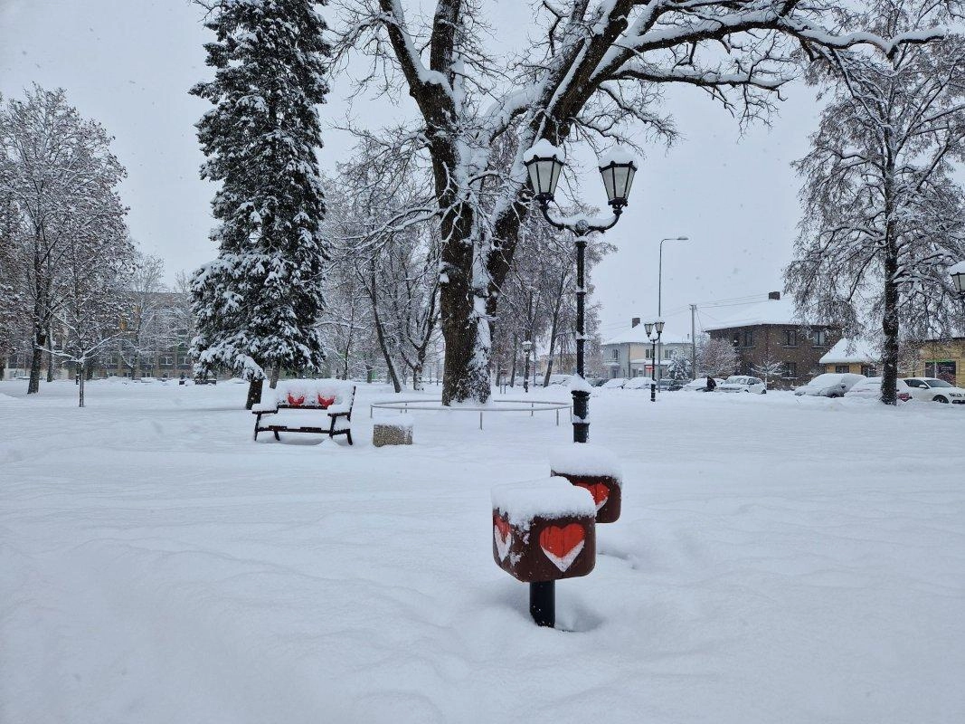 Eismo sąlygas sunkina snygis ir plikledis