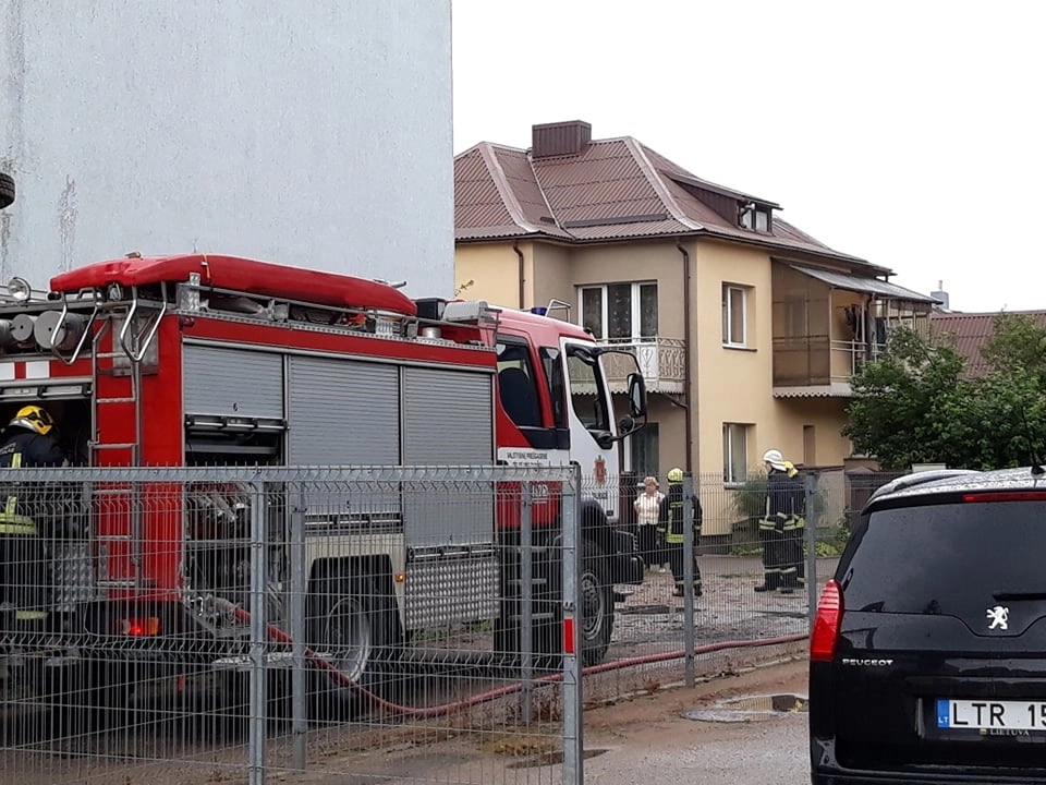 Gaisras Stoties gatvėje: degė automobilis
