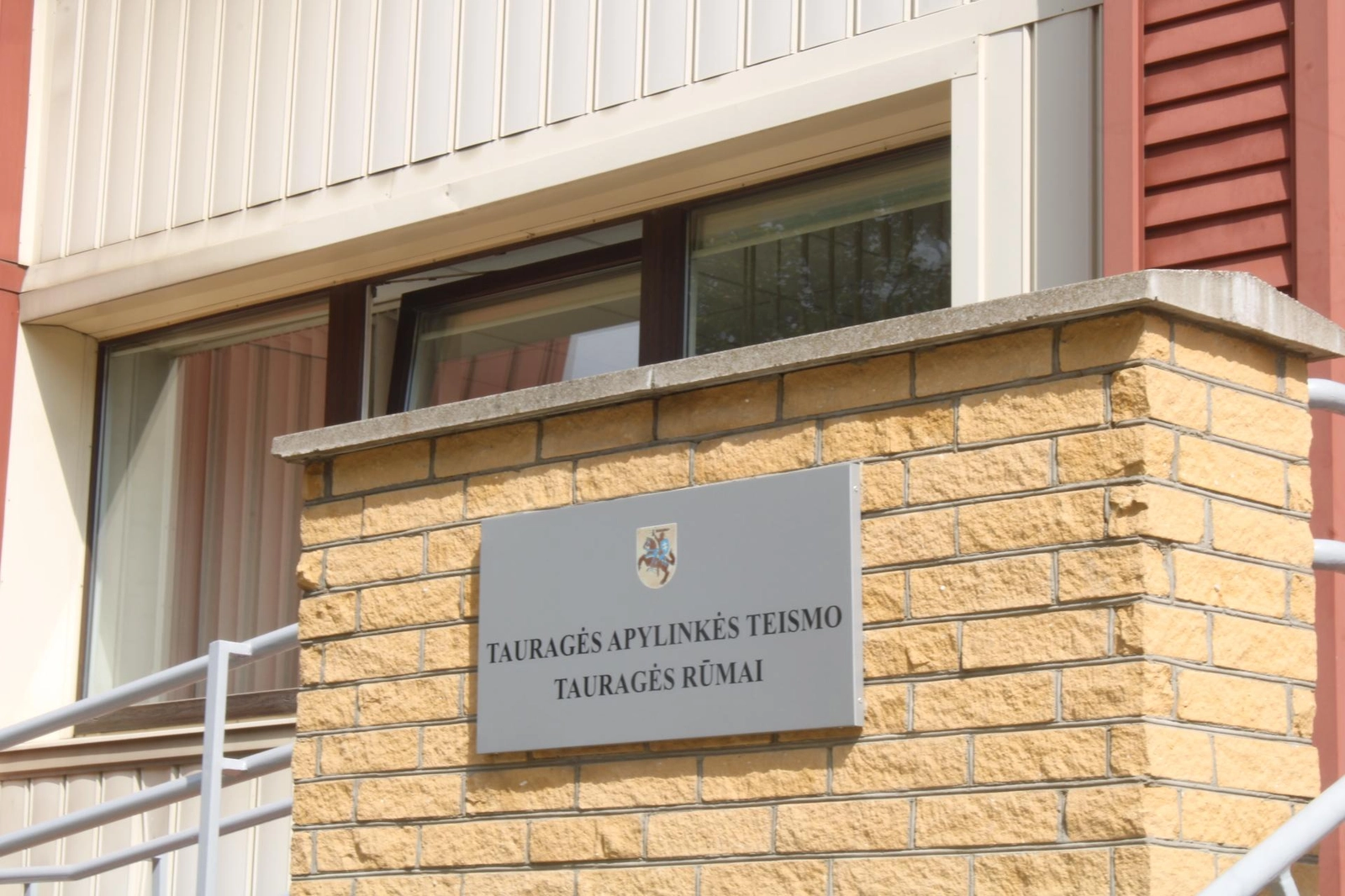 Girtas sūnus plūdo ir mušė mamą už tai, kad ji turi draugą