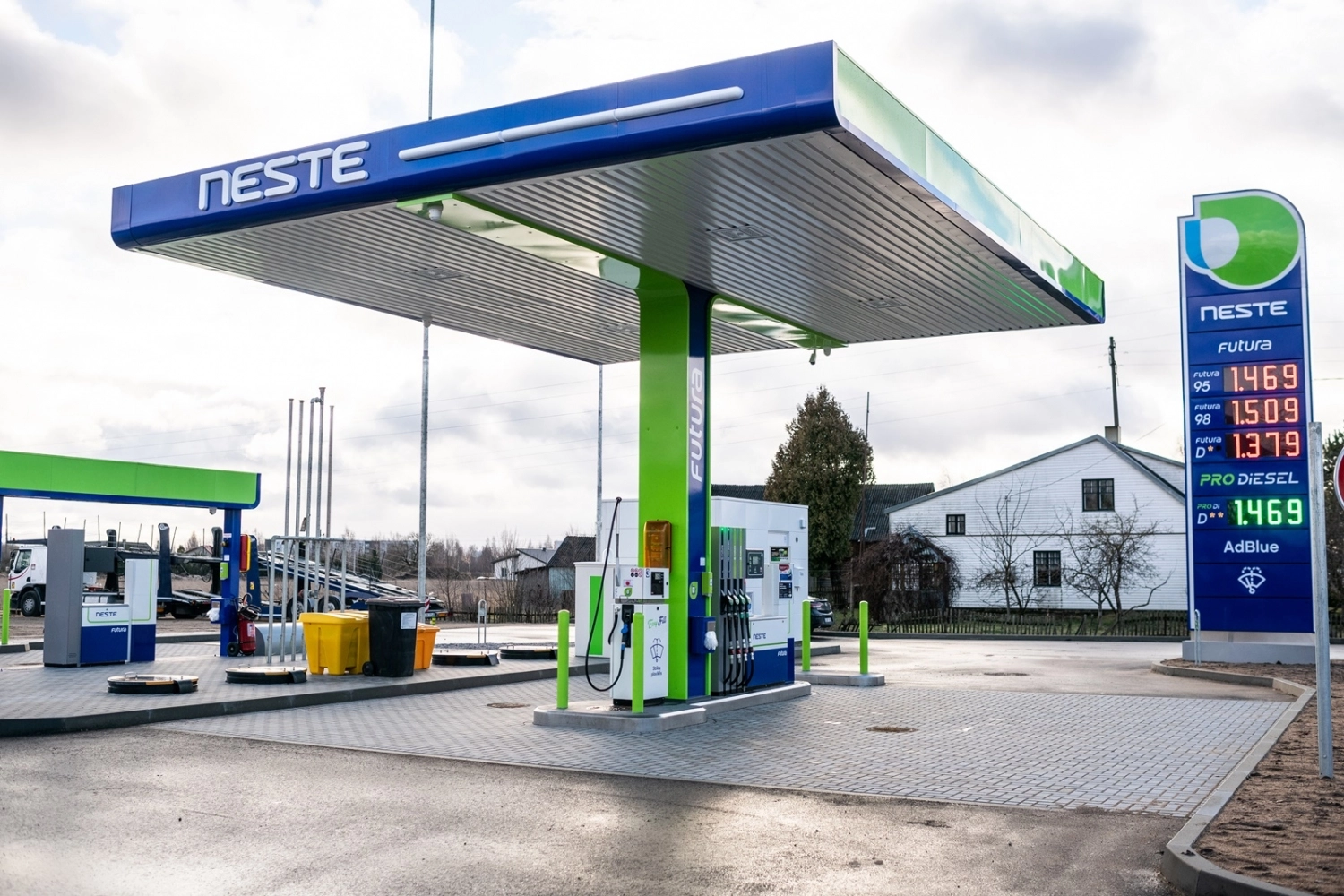 Ilgai laukta naujiena – pradėjo veikti pirmoji „Neste“ degalinė Tauragėje