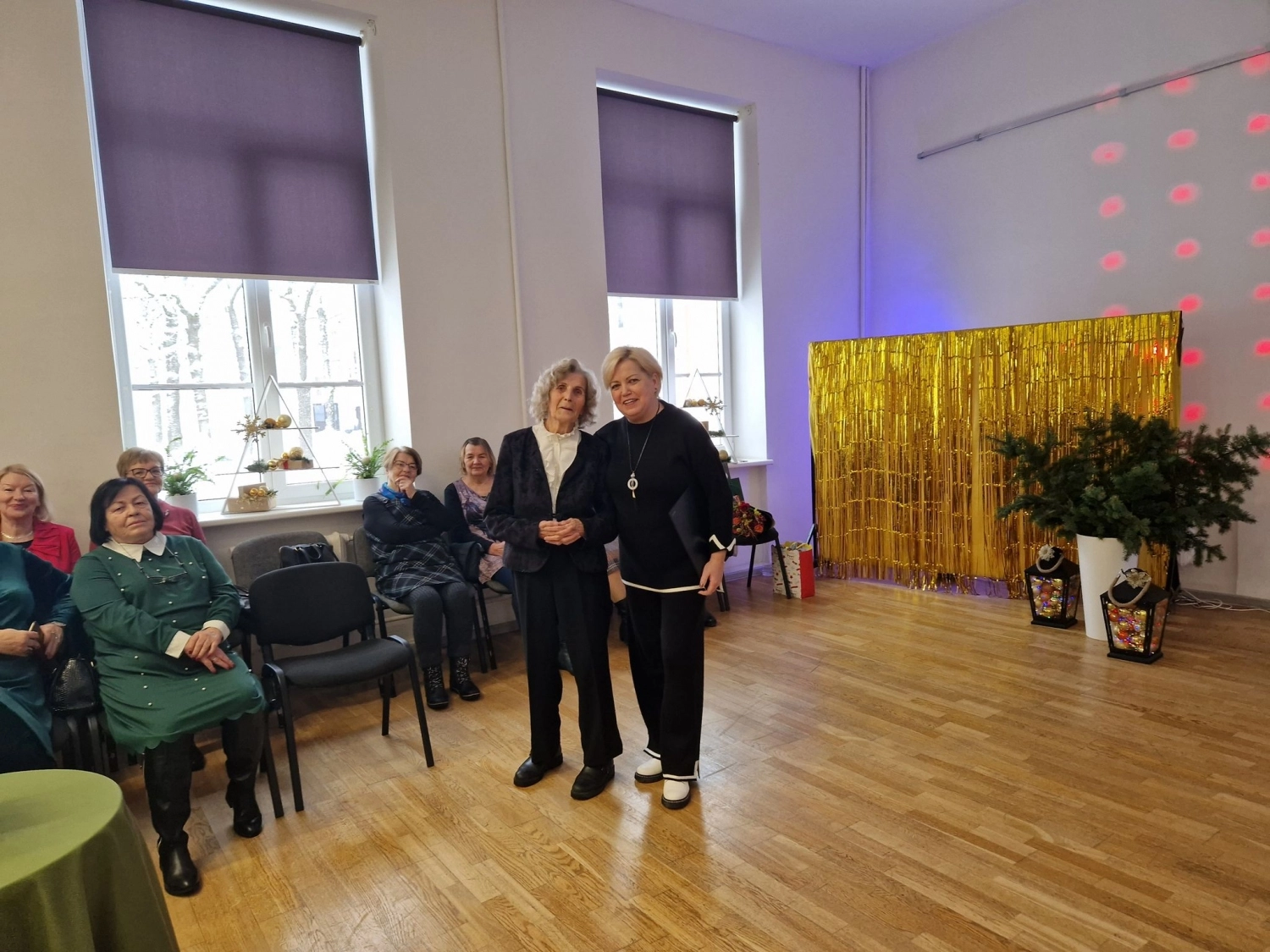 Jaukiame mokytojų senjorų renginyje pasveikinta ir jubiliatė