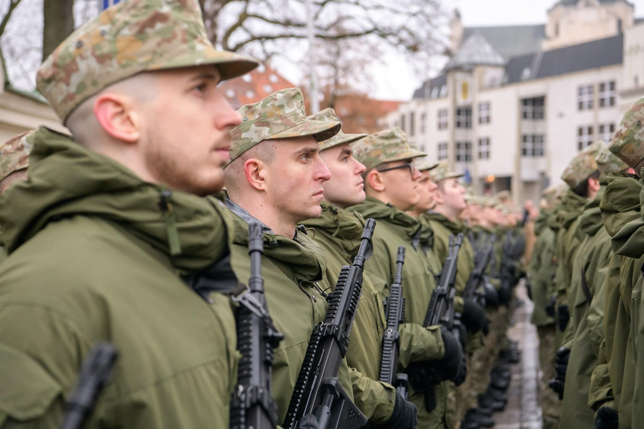 Jaunesniųjų karininkų vadų mokymai – patrauklus būdas jaunuoliams atlikti karinę tarnybą