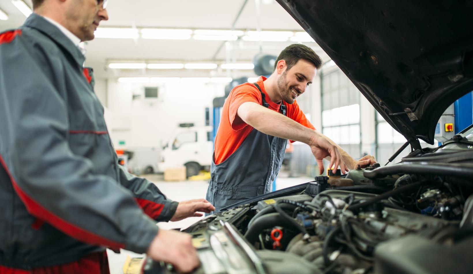 Kaip sutaupyti pinigų kreipiantis į autoservisą dėl automobilio remonto?