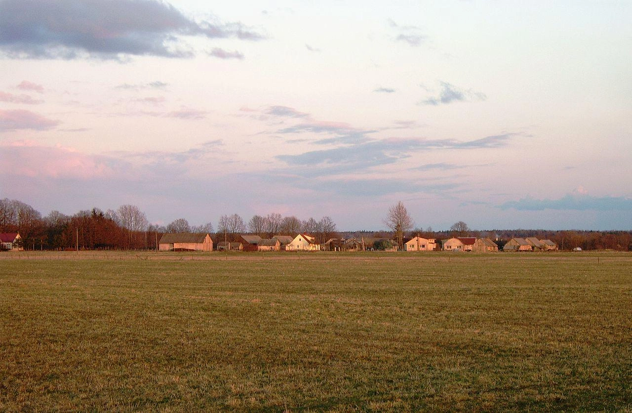 Karapolio kaime pievoje rastas moters kūnas