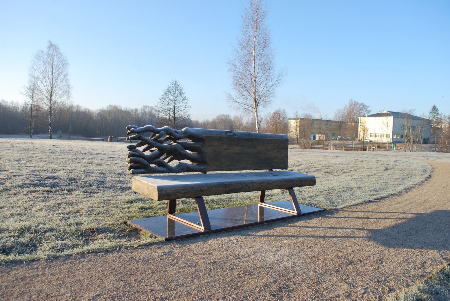 Kartų parke – išskirtinis suoliukas pirmajam „Tauragės žinių“ leidėjui