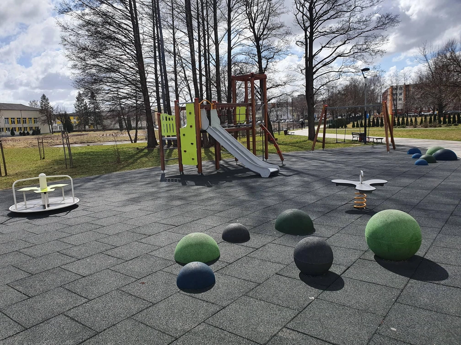 Kartų parke statys treniruoklius
