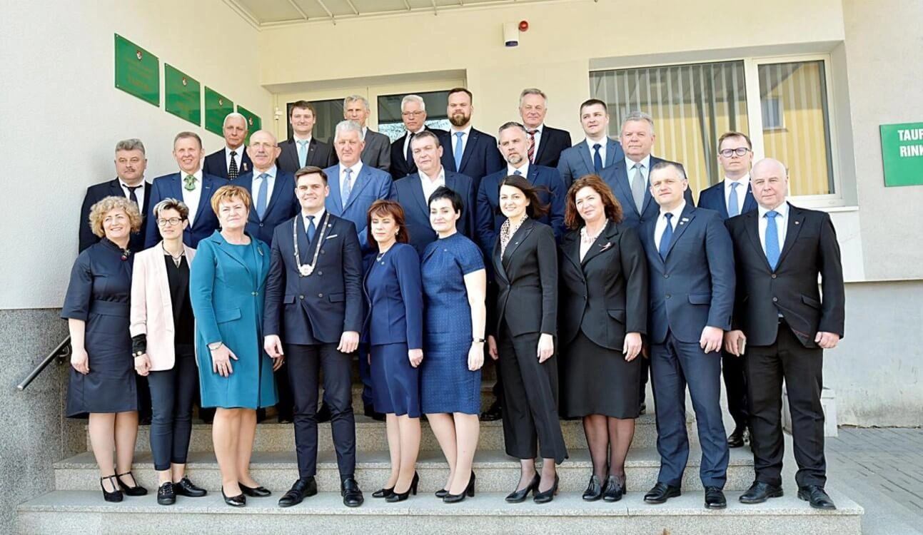 Klausiame tarybos narių: „Ar skiepysitės?“