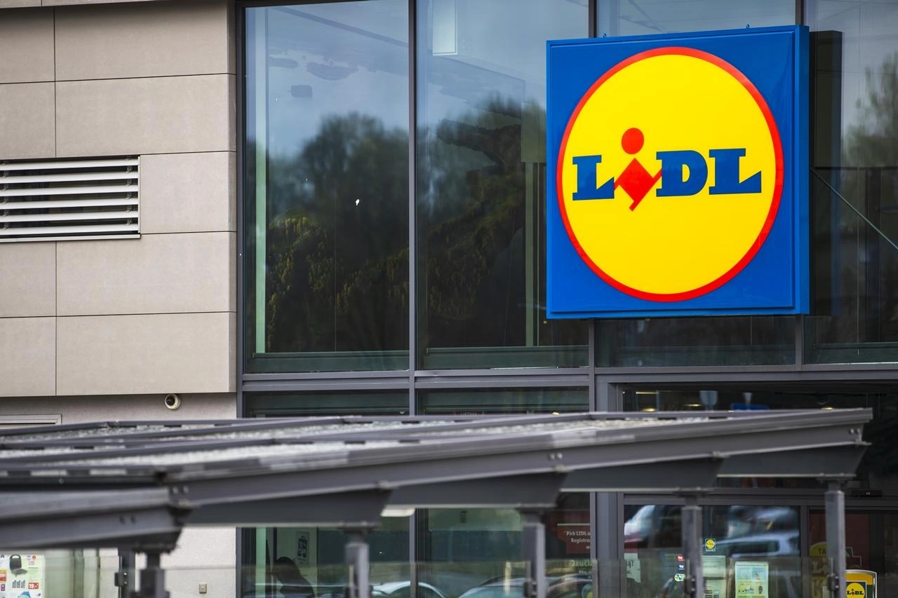 „Lidl Lietuva“ ir toliau moka didžiausius atlyginimus sektoriuje