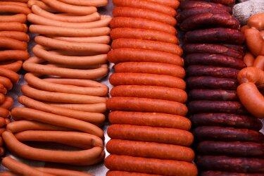 Mėsos gaminių verslą nesąžiningai valdžiusiai šeimai skirtos piniginės baudos