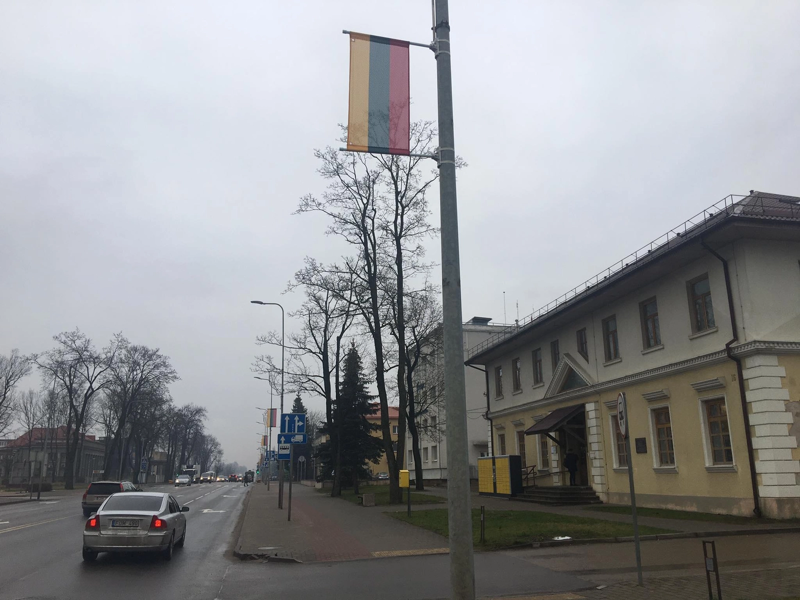 Miestas puošiamas trispalvėmis – ruošiamasi atminties akcijai