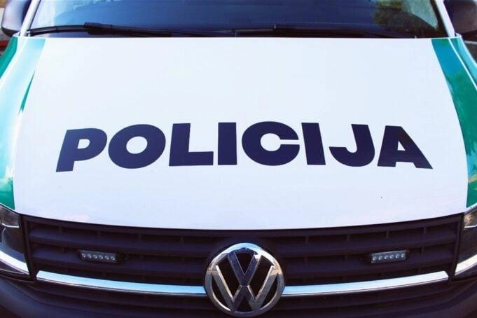 Naminukės bravore Norkaičių kaime pareigūnai aptiko ir nelegalų ginklą