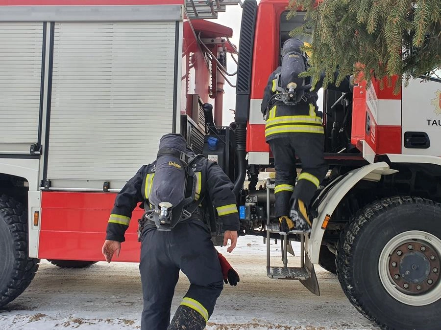 Natkiškių kaime padegtos buto durys: nusikaltėliui gresia iki 5 metų nelaisvės
