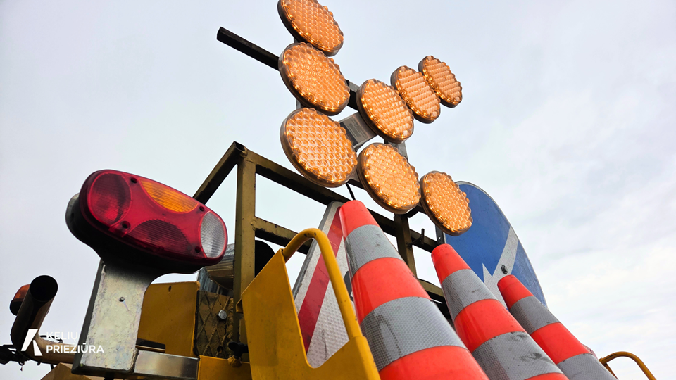 Ne tik duobės: ką vasarą dirba kelininkai?