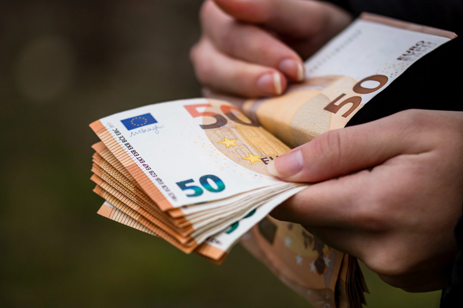 Nuo 2025 m. pradžios didėja biudžetinių įstaigų darbuotojų atlyginimai