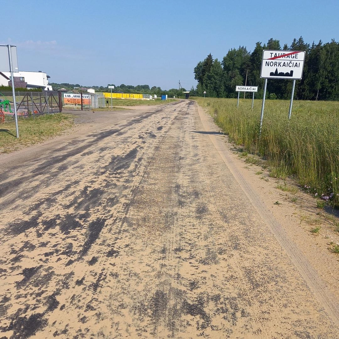 Nuo karščio lydėsi asfaltas