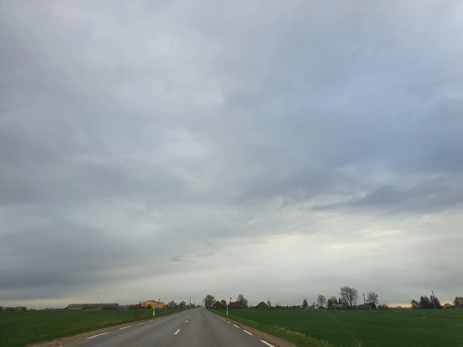 Orai: savaitgalį džiaugsimės kiek šiltesniu oru