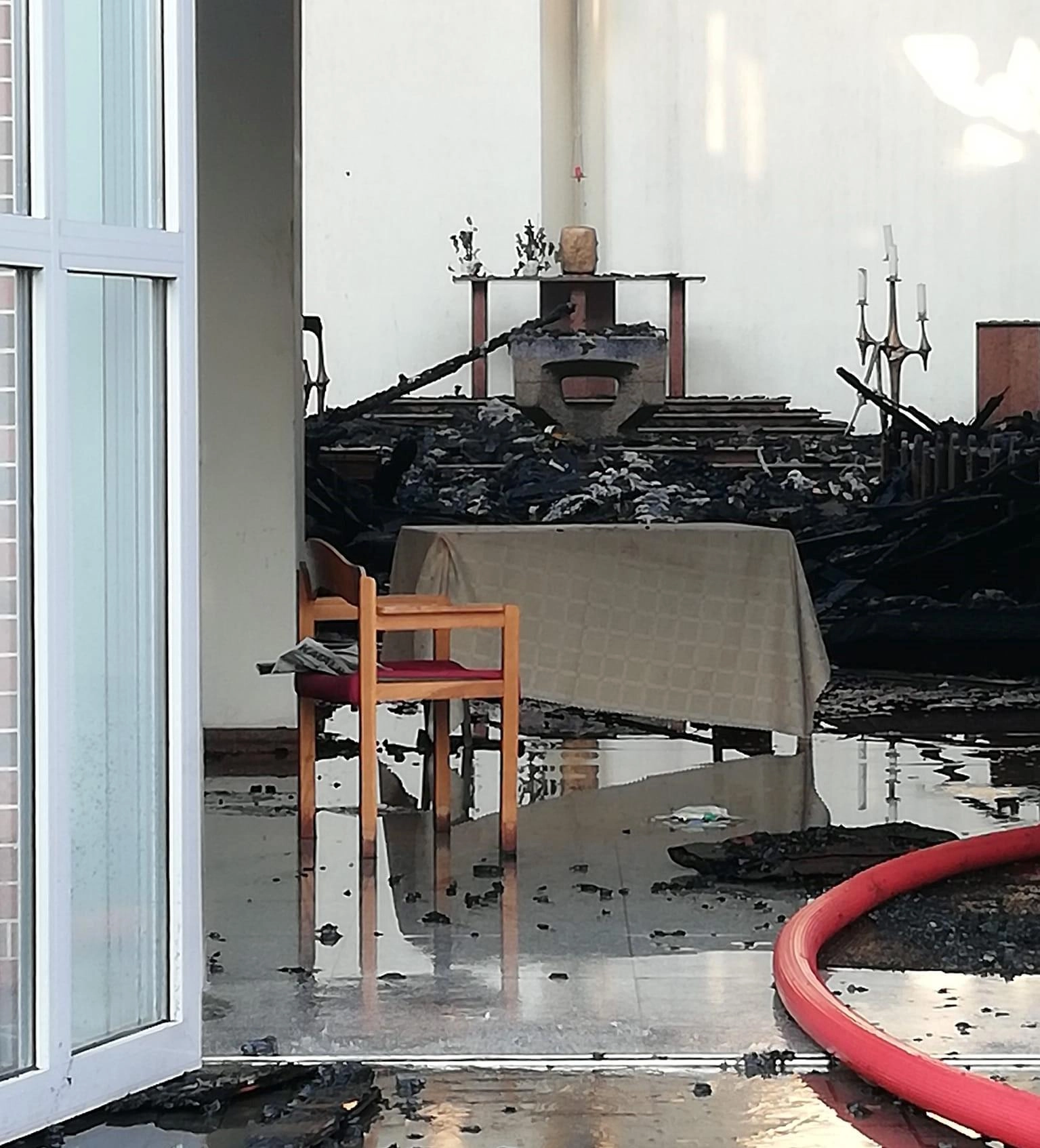 Pagėgių bažnyčia gesinta iki paryčių: nuspręsta atšaukti miesto šventę
