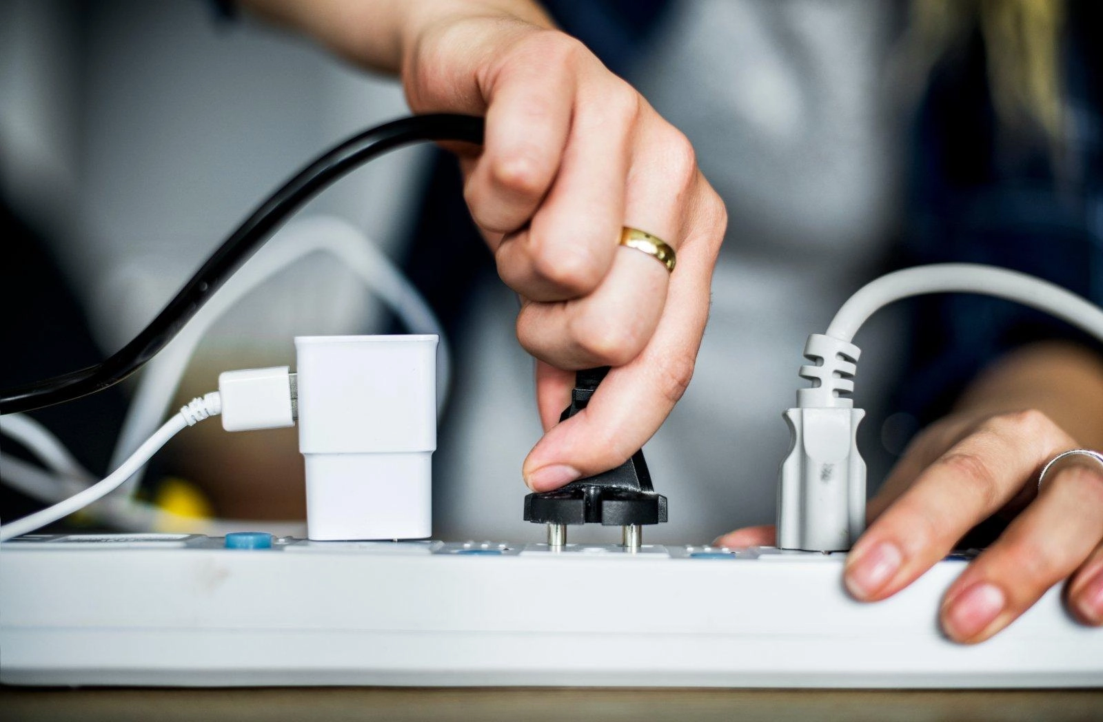 Panaikinus kompensacijas už elektrą, gyventojams rekomendu