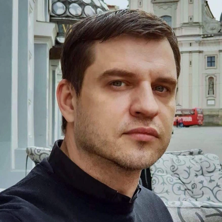 Parapijiečiai sveikina kleboną Marių Venskų su gimtadieniu
