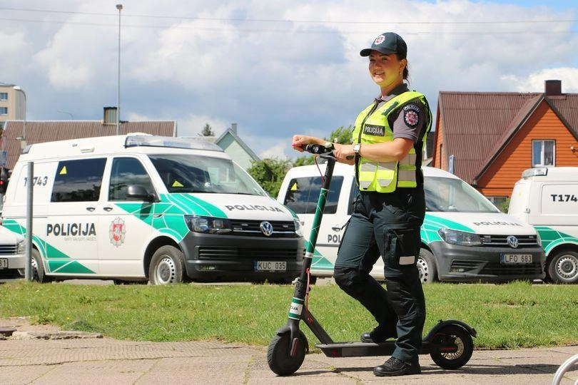 Pareigūnai primena, ką privalu žinoti vairuojantiems paspirtukus