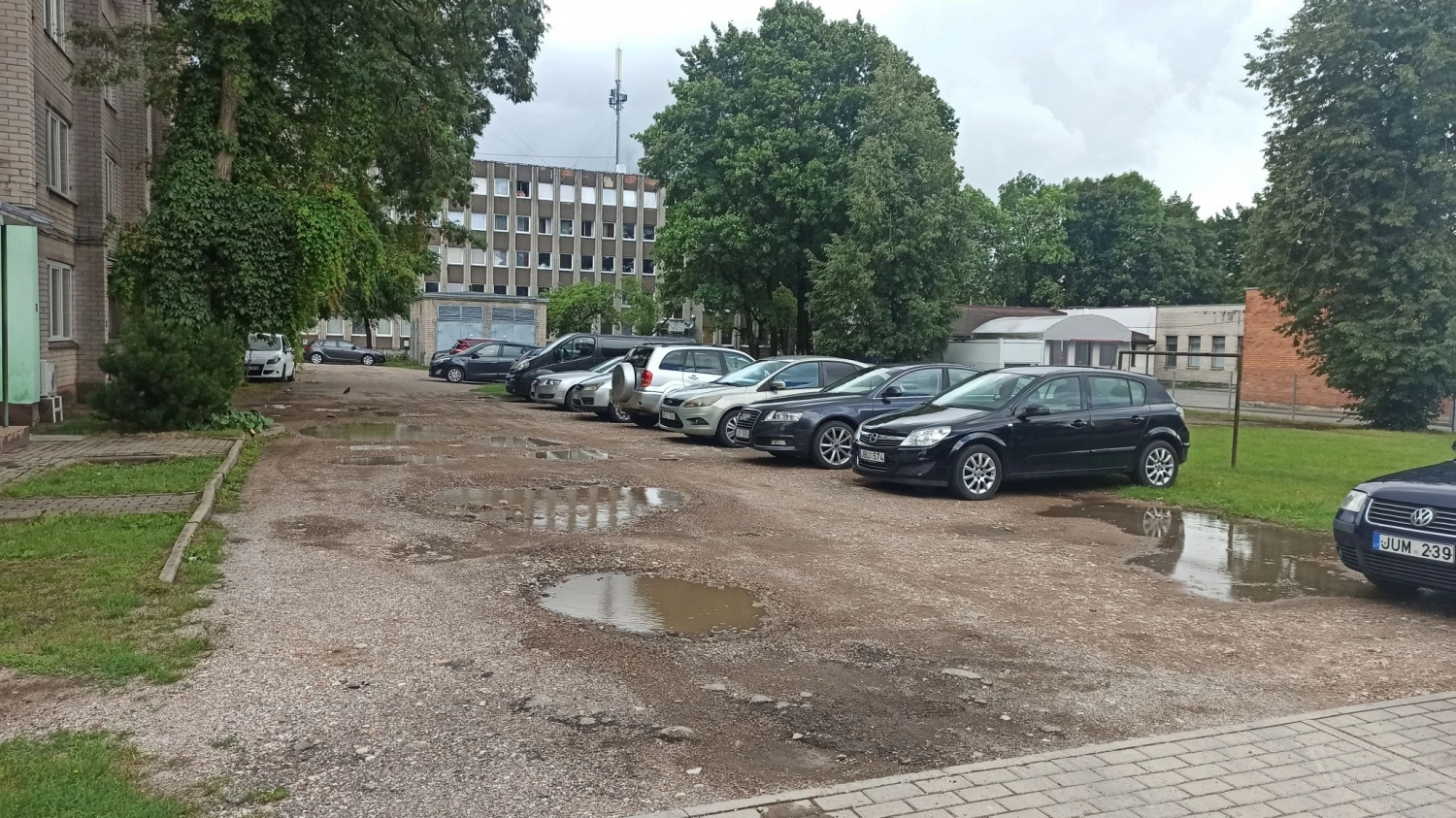 Pasirašyta sutartis dėl automobilių stovėjimo aikštelės įrengimo