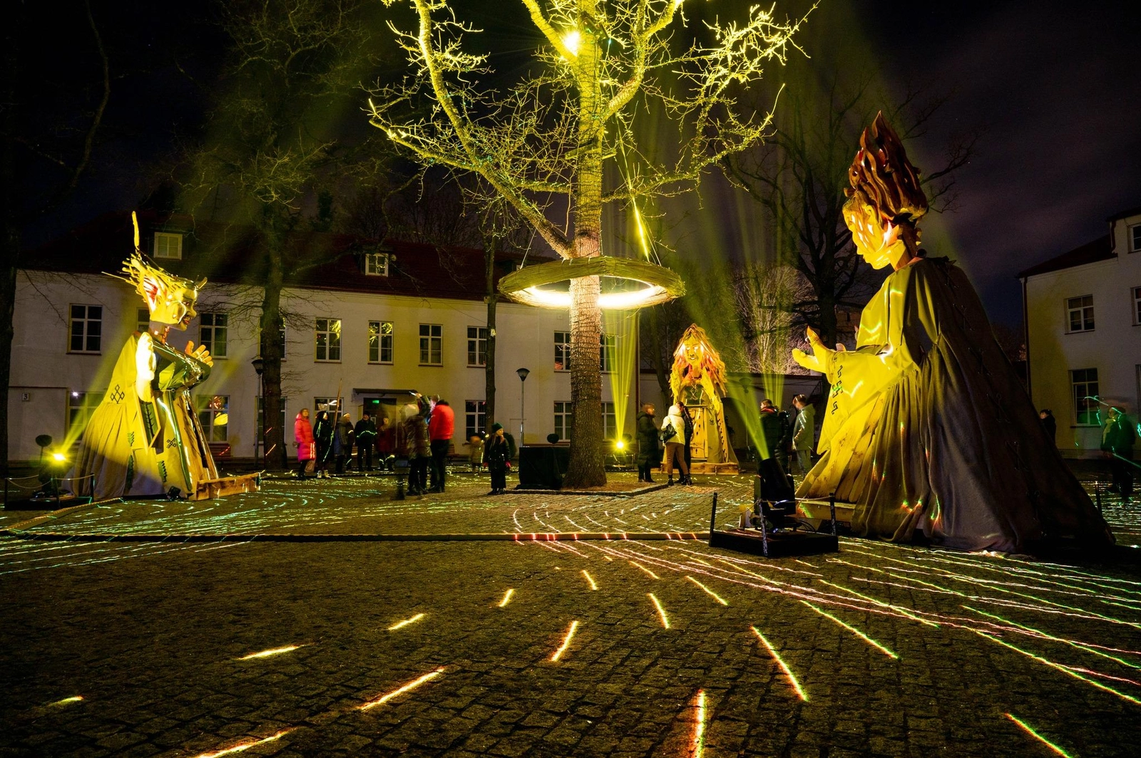Paskutinis šansas aplankyti unikalią šviesos ir garso instaliaciją „Deivių giesmės“
