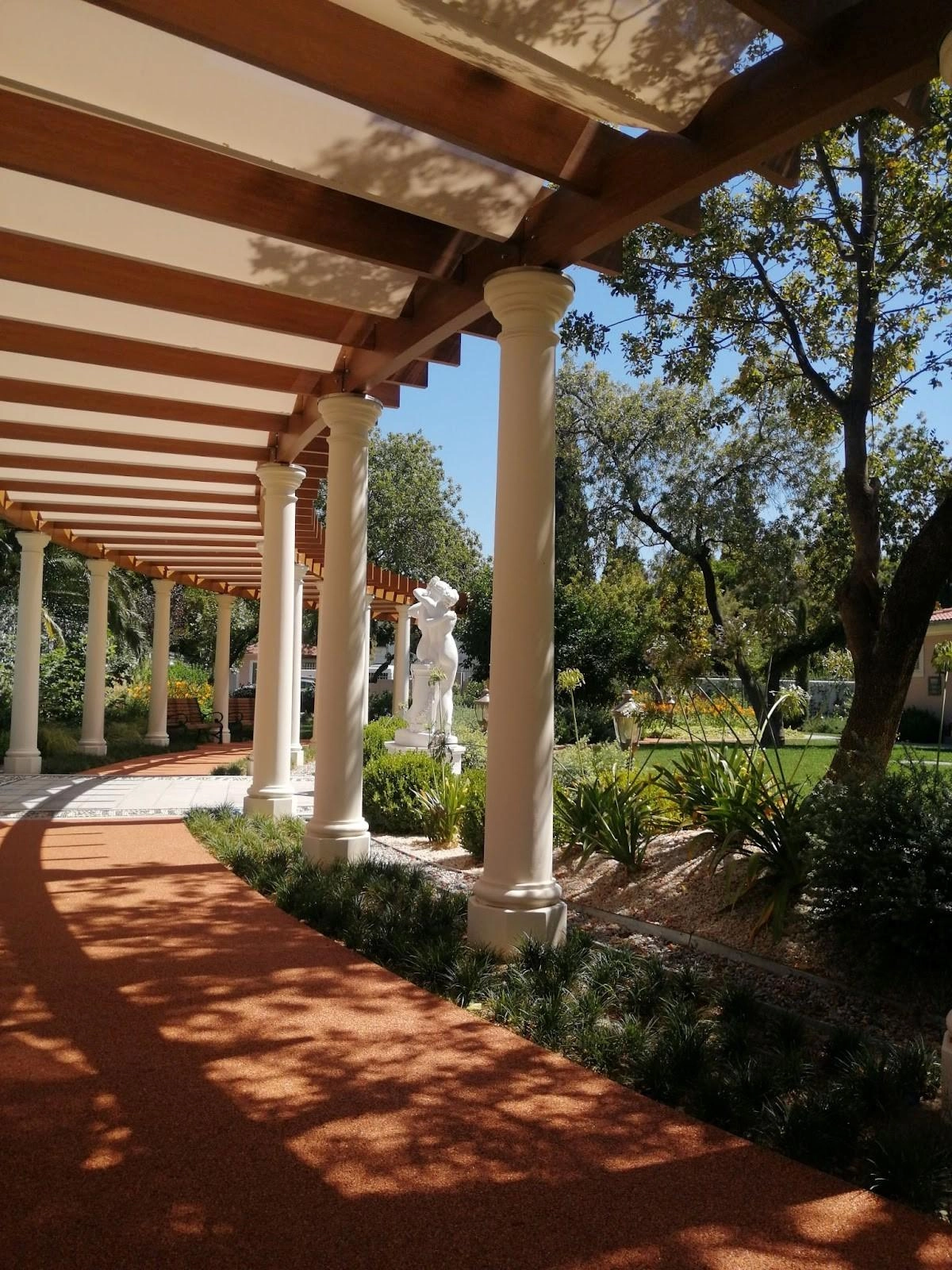 Pergola pavėsinės – madinga elegancija lauke