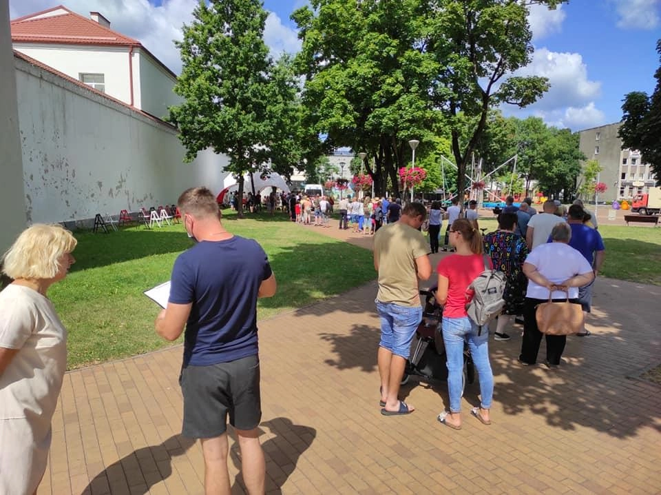Pilies aikštėje nusidriekė eilutė – tauragiškiai skiepijasi „Janssen“ vakcina
