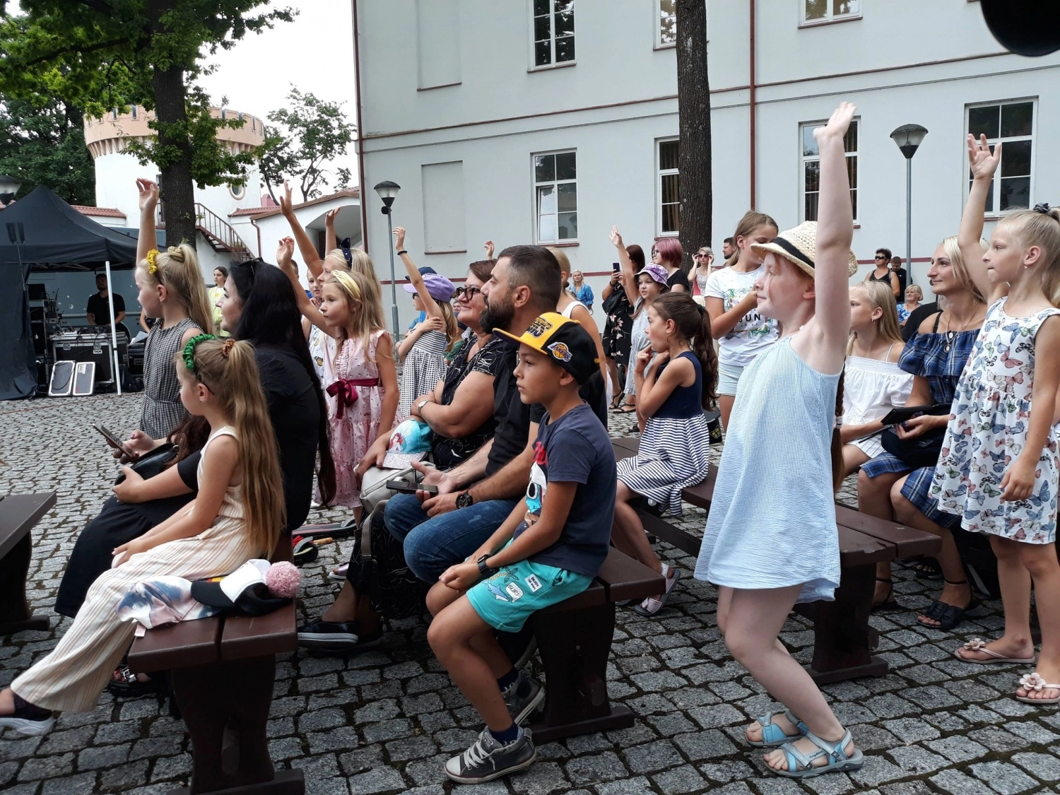 Pilies kiemelyje tauragiškiai ir linksminosi, ir pasitikrino savo žinias