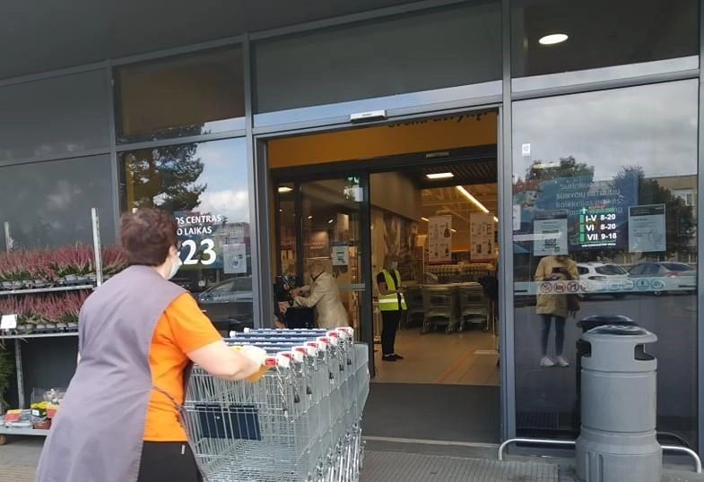 Pirma diena su galimybių pasu parduotuvėse: ramu ne visur