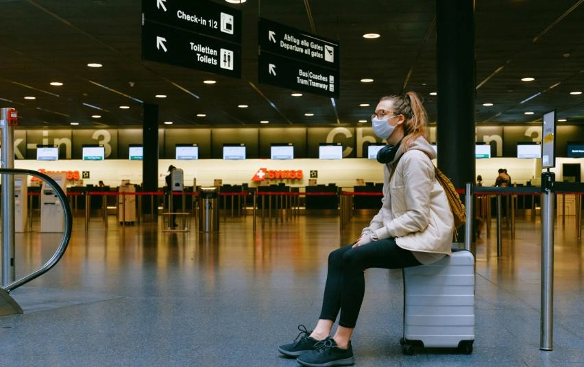 Plintant pavojingai Delta atmainai griežtinamos sąlygos atvykstantiems iš užsienio
