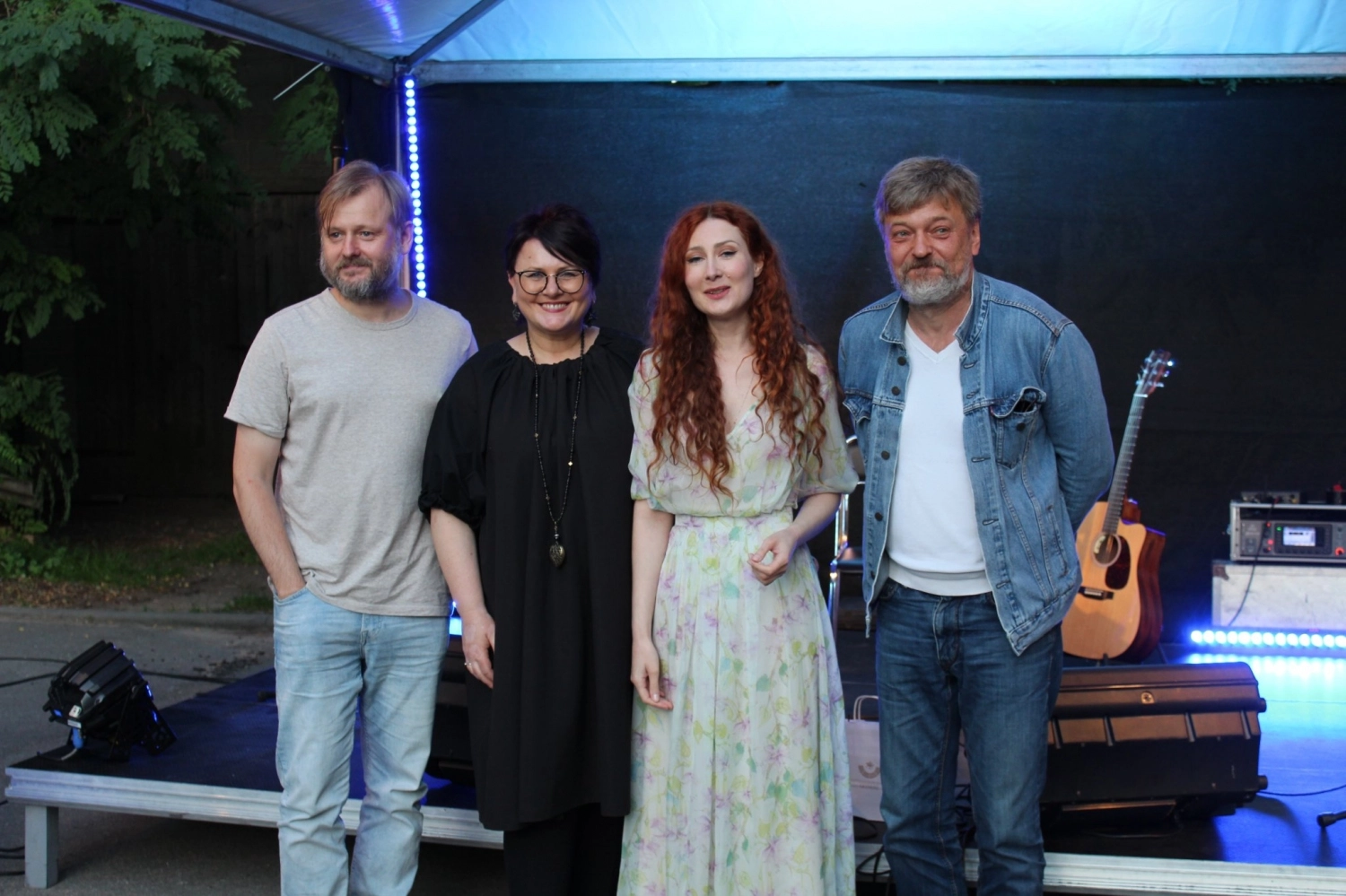Poezijos ir bardų muzikos gerbėjus subūrė renginys „Prie garažų“