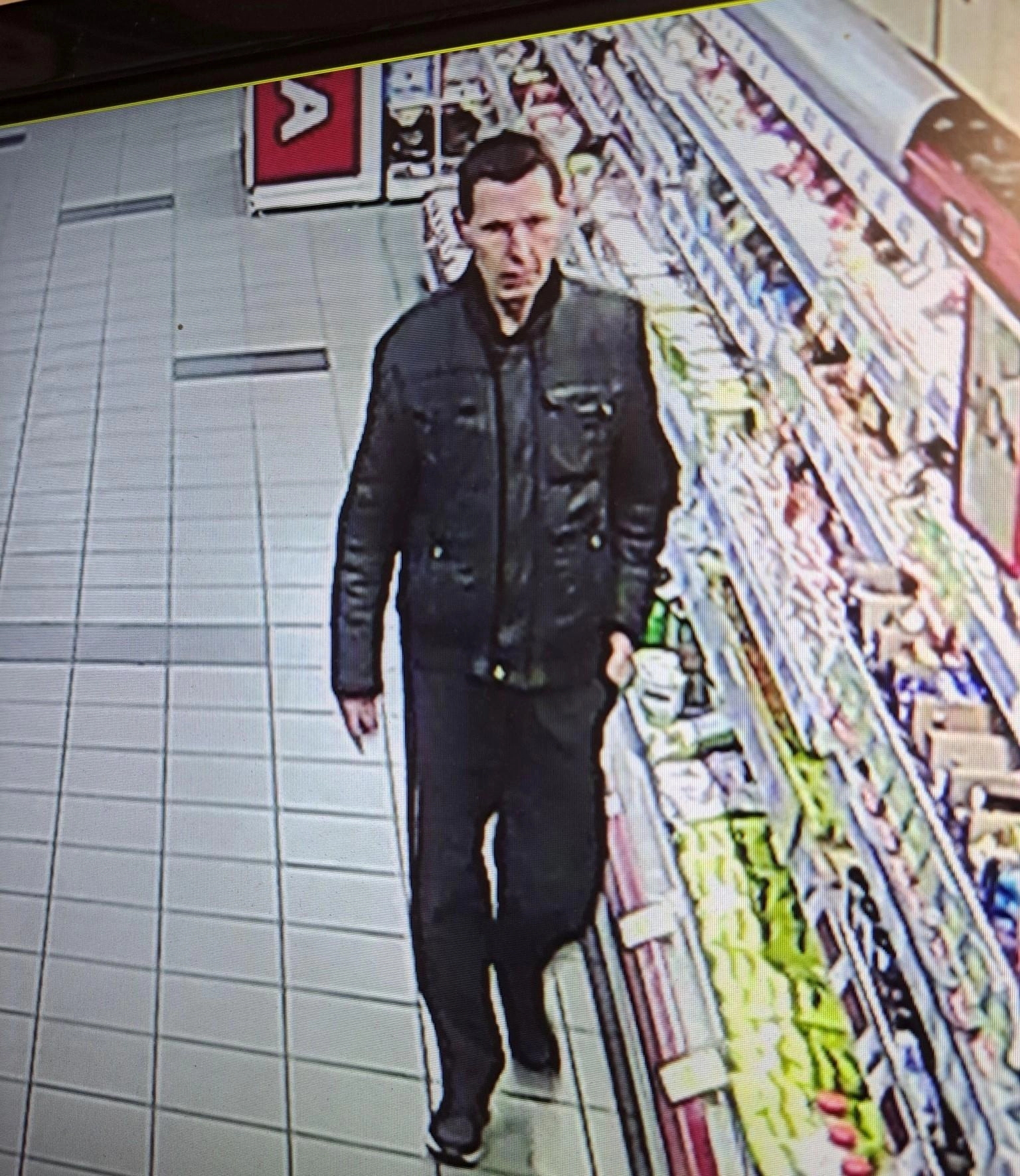 Policijos pareigūnai prašo atpažinti asmenį