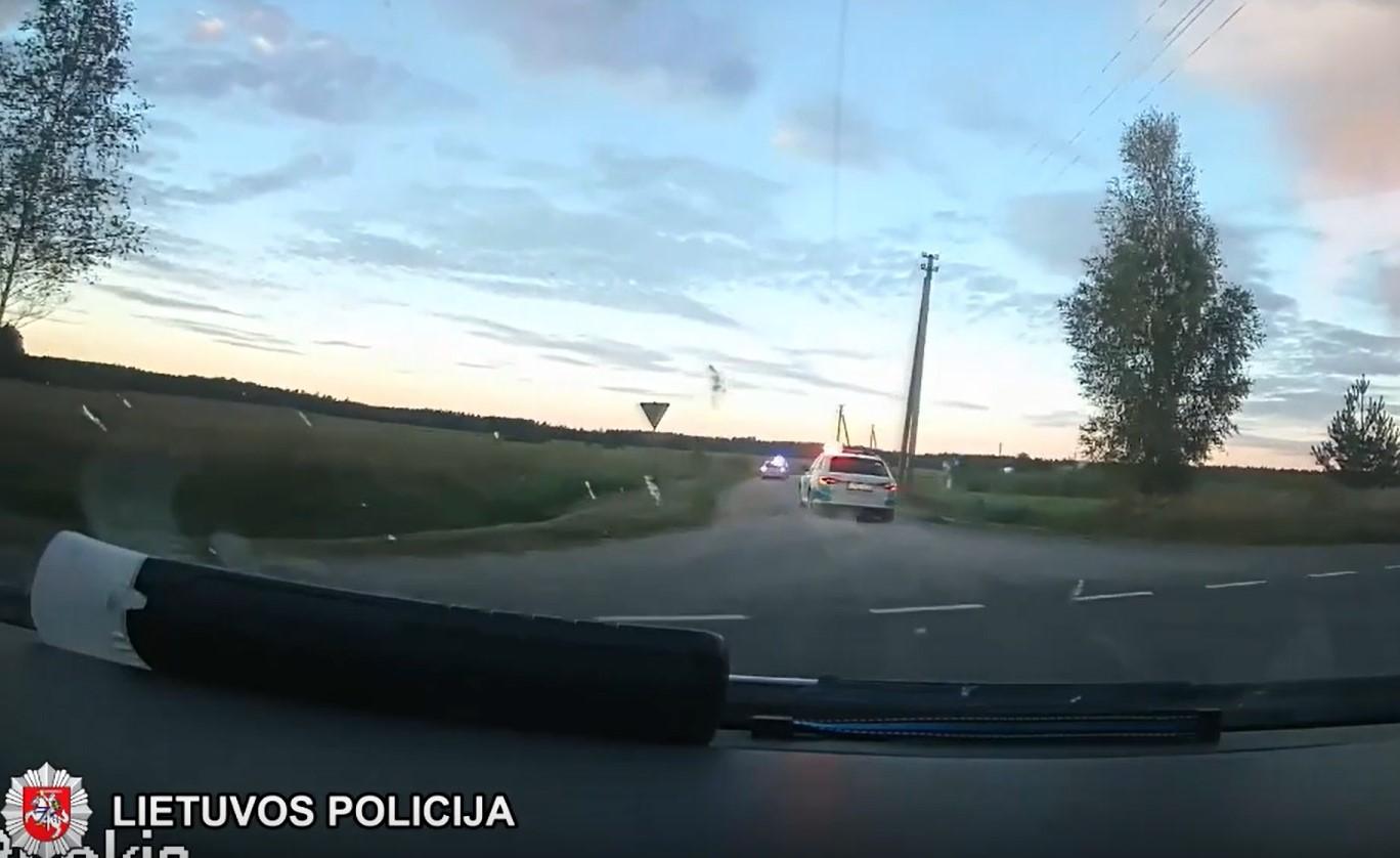 Policijos pareigūnų nuoširdus patarimas - nebėkite nuo policijos