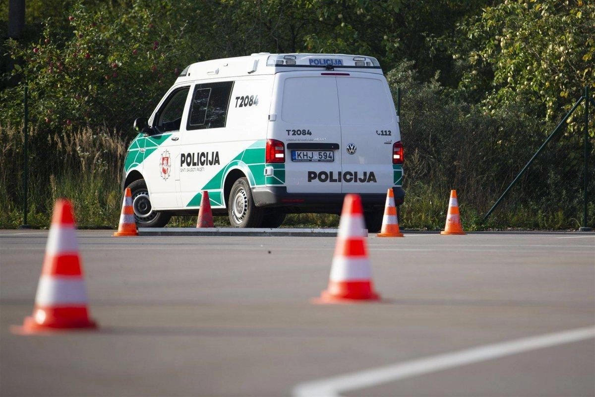 Policijos sekimo įrangą sudaužęs tauragiškis stojo prieš teismą