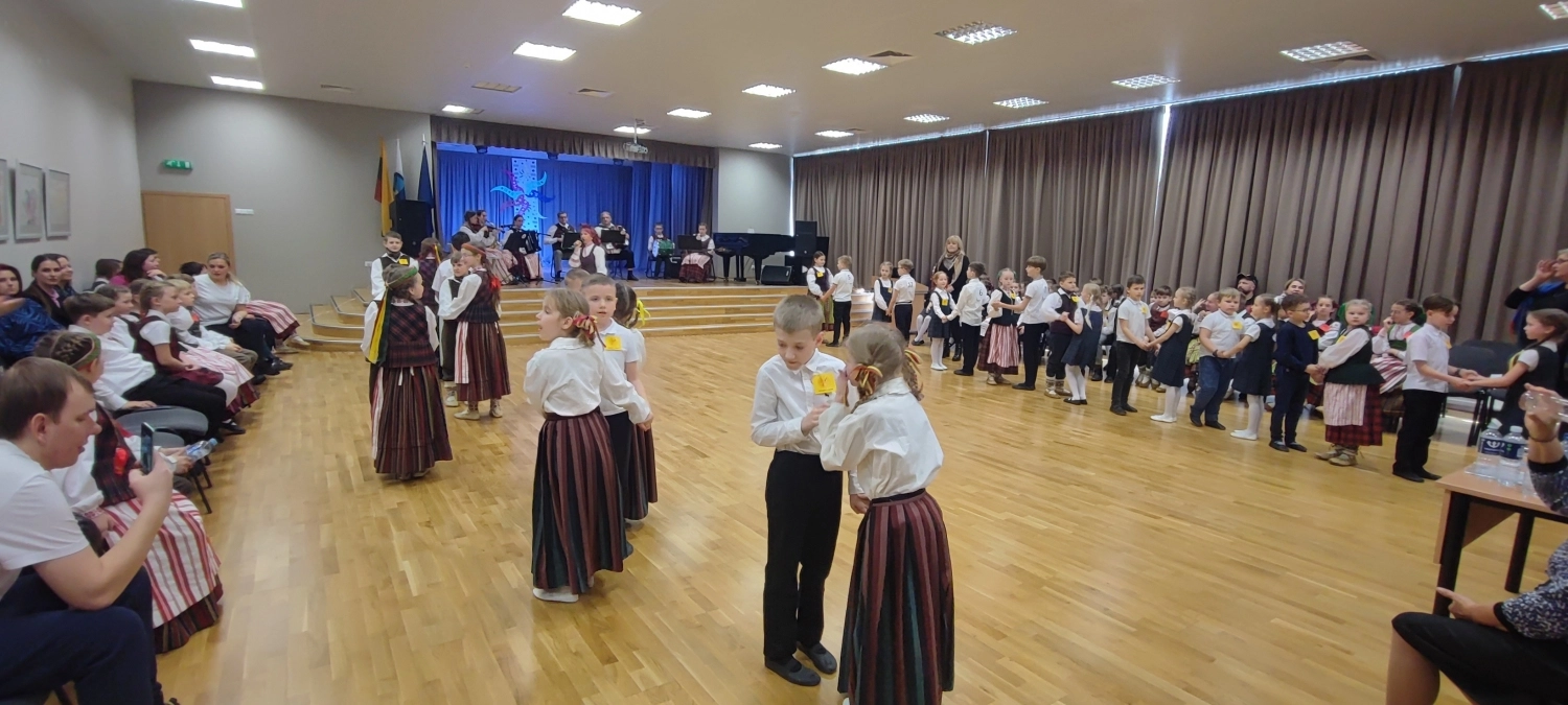 Rajoninės mokinių folklorinių šokių varžytuvės „Kelk kojeles tonke“