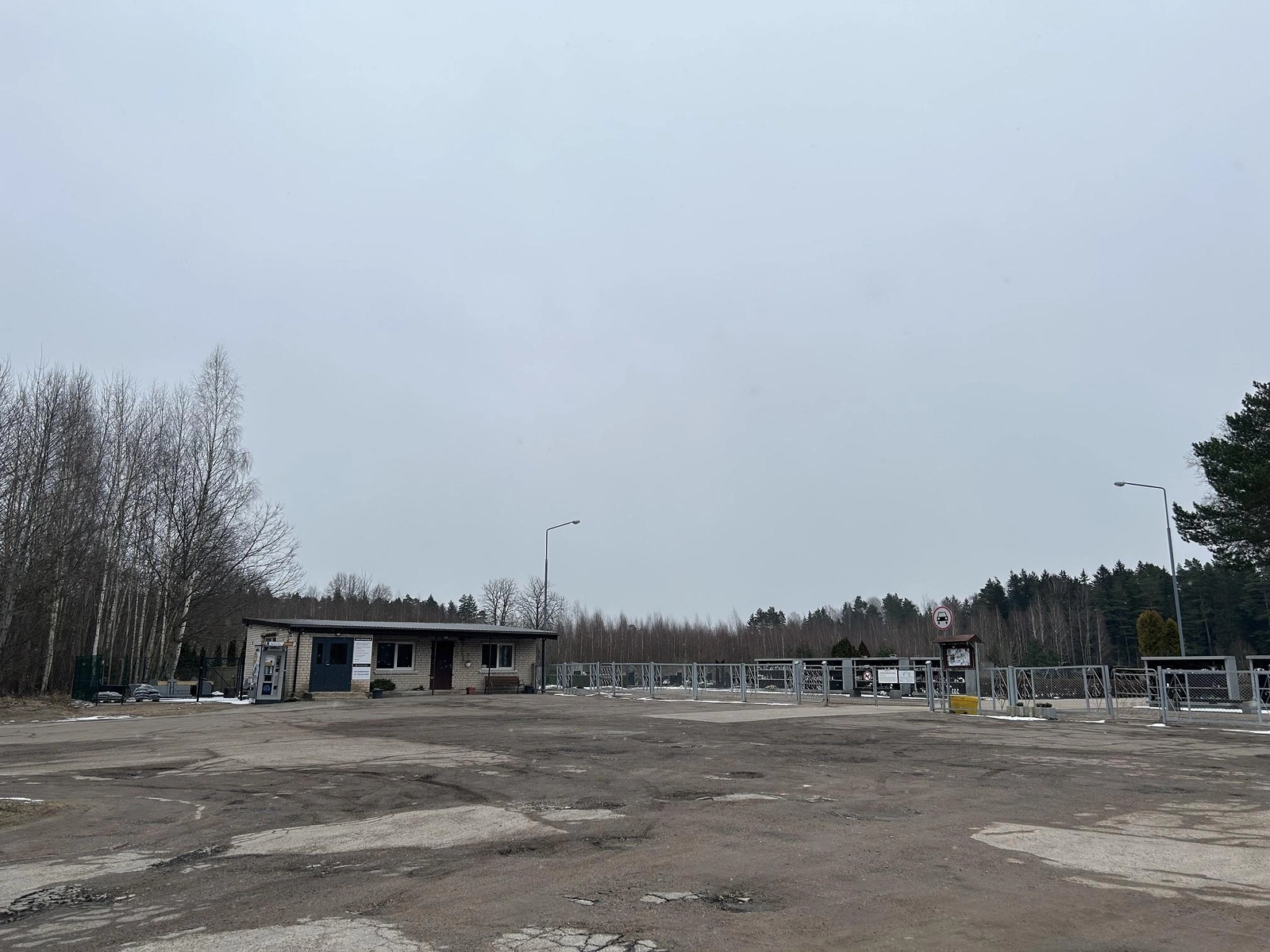 Remontuos aikštelę šalia Papušynės kapinių