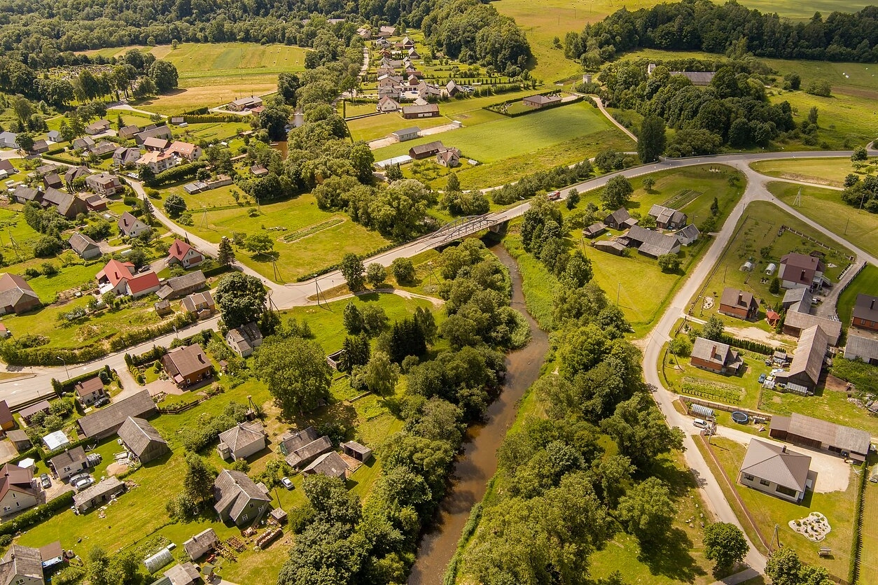 Rojus žemėje, arba į kokius nuotykius veda kabantys Pagramančio tiltai