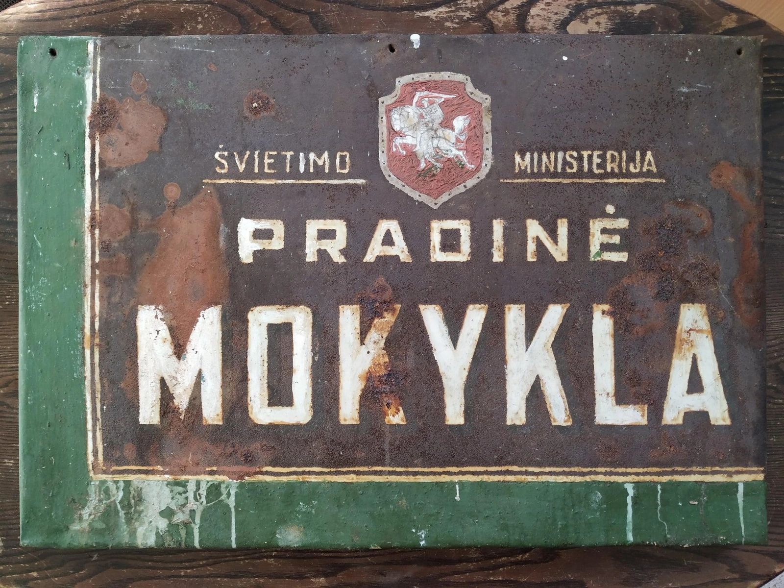 Senos įstaigų iškabos ir nuotraukos muziejininkus pradžiugina labiausiai