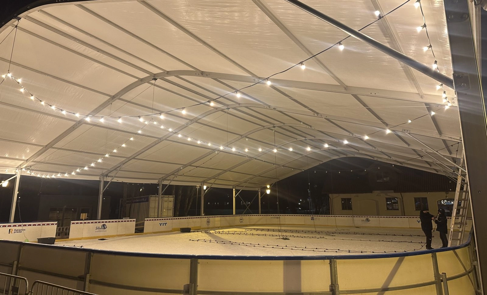 Šilutė ruošiasi Kalėdoms – jau nupirkta ledo arena!