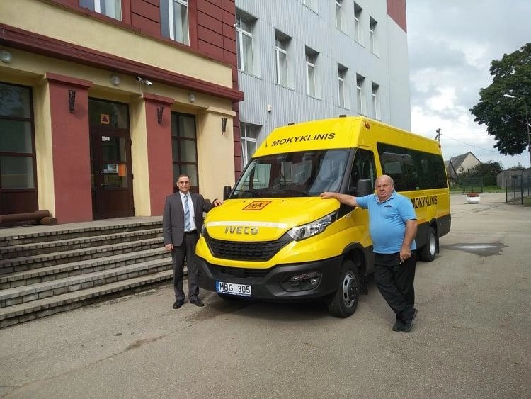 Skaudvilės gimnazija: gautas mokyklinis autobusiukas, įrenginėjama moderni šildymo sistema