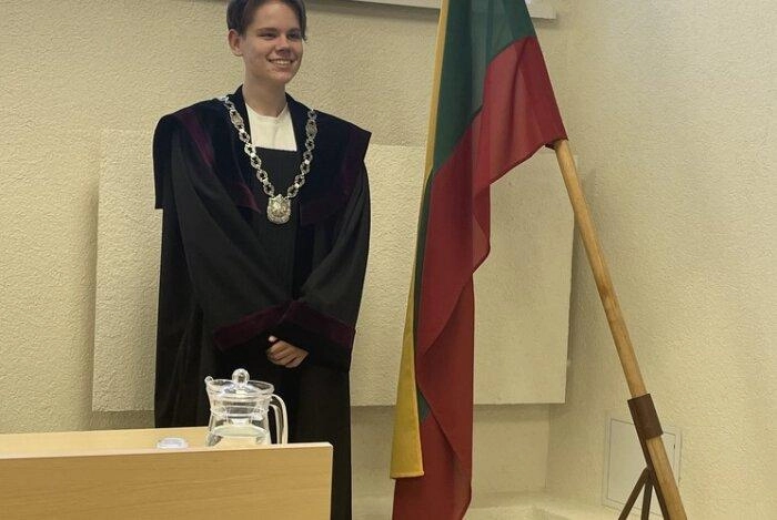 Stot, teismas eina!